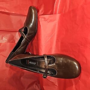 ECCO Dark Brown T-strap adjustable Buckle strap Super Comfortable Sz. 40 VGUC
